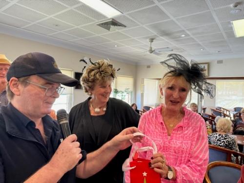 Melbourne Cup - - Best hat competitors